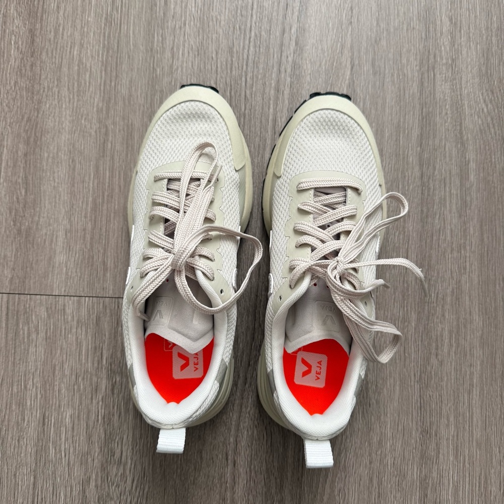NEW Veja Dekkan Sneaker 37/6 - Picture 3 of 8